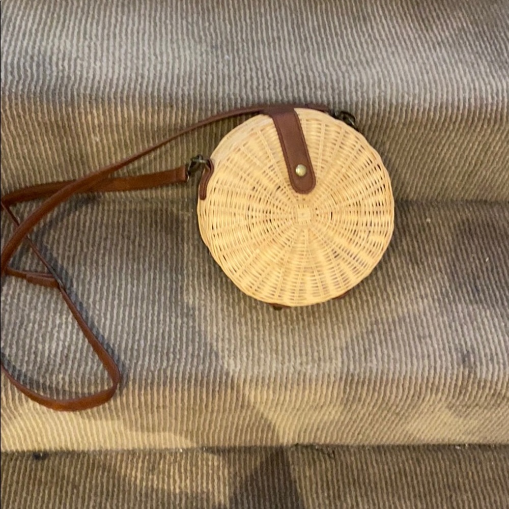 Weaved bag, cross shoulder
